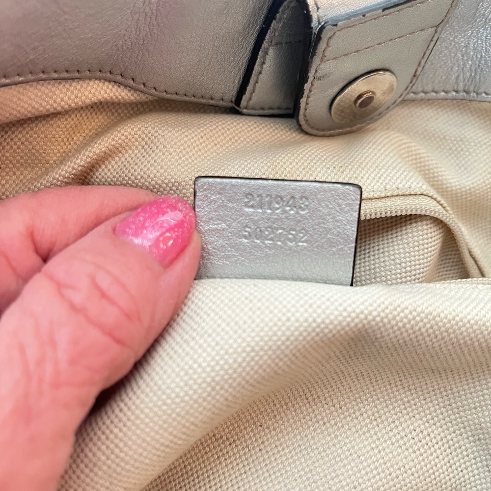 Gucci GM hobo bag, large in size. In great condition and highly sought after. - Picture 7 of 10